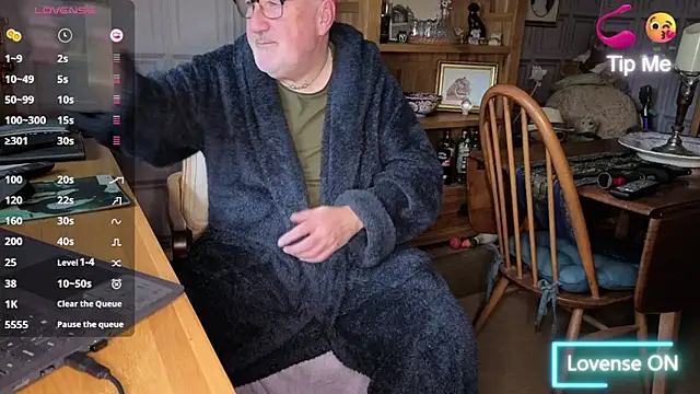 Adamdaddybear online show from 20, 10, 2025