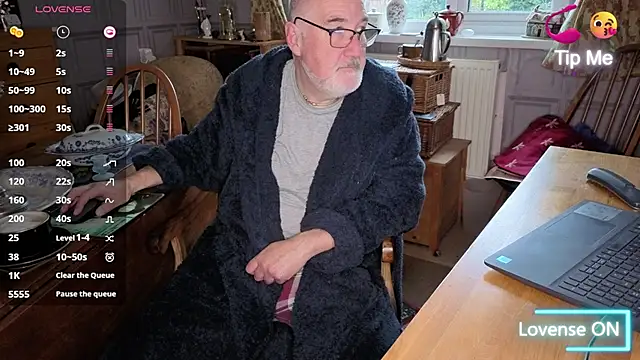 Adamdaddybear online show from 30, 10, 2025