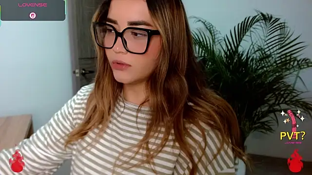 Snapshot of Lucia_star__ chatting on 21, 4, 2026 Lucia star online show from 21, 4, 2026