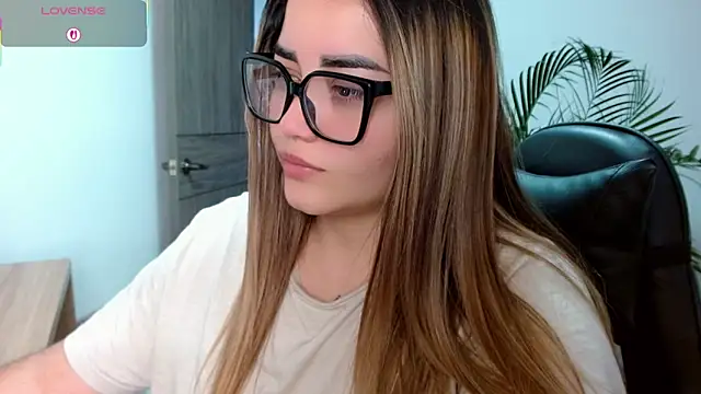 Snapshot of Lucia_star__ chatting on 10, 5, 2026 Lucia star online show from 10, 5, 2026