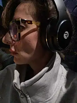 Thunder-Cunt online show from 22, 12, 2025