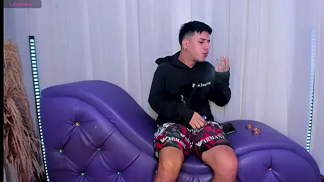 Yourslust  online show from 14, 11, 2025