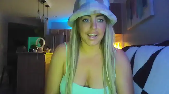 Snapshot of sunshinekisses chatting on 13, 2, 2025 sunshinekisses online show from 13, 2, 2025