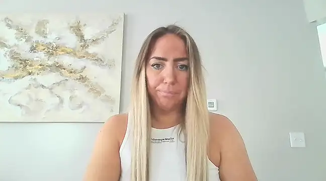 Snapshot of sunshinekisses chatting on 1, 3, 2025 sunshinekisses online show from 1, 3, 2025