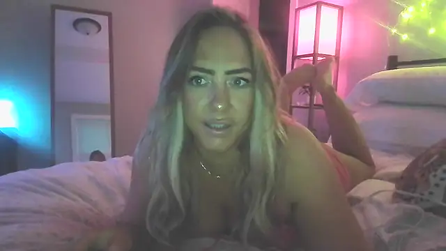 Snapshot of sunshinekisses chatting on 20, 3, 2025 sunshinekisses online show from 20, 3, 2025