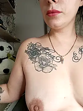 Lola Hale online show from 26, 10, 2025