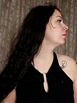 Lola Hale online show from 6, 11, 2025