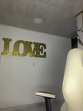 emma  milk  online show from 16, 12, 2025