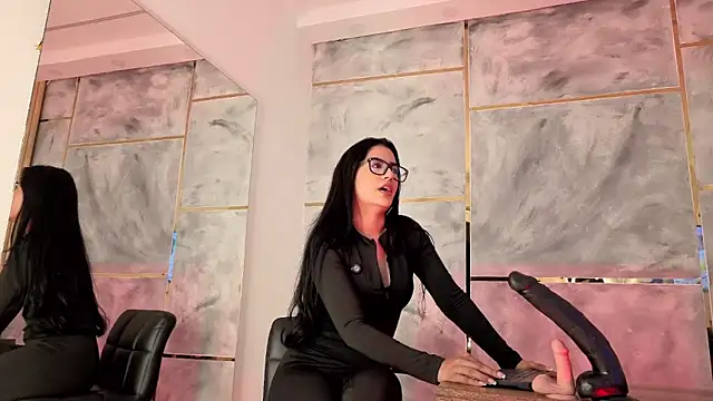 Ellaochoa online show from 2, 2, 2026