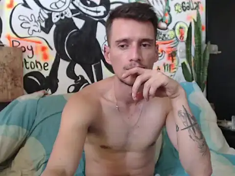 Snapshot of roystonee01 chatting on 14, 9, 2025 roystonee01 online show from 14, 9, 2025