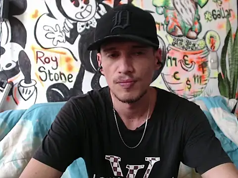 Snapshot of roystonee01 chatting on 16, 9, 2025 roystonee01 online show from 16, 9, 2025