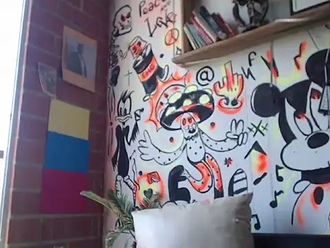 Snapshot of roystonee01 chatting on 22, 9, 2025 roystonee01 online show from 22, 9, 2025