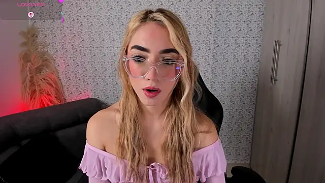 Snapshot of Sarajonnes chatting on 18, 3, 2026 Sarajonnes online show from 18, 3, 2026