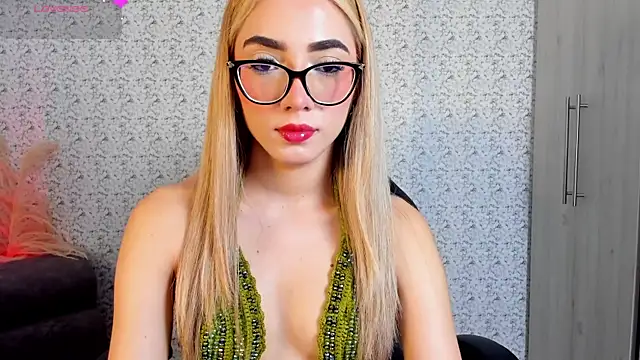 Snapshot of Sarajonnes chatting on 2, 4, 2026 Sarajonnes online show from 2, 4, 2026