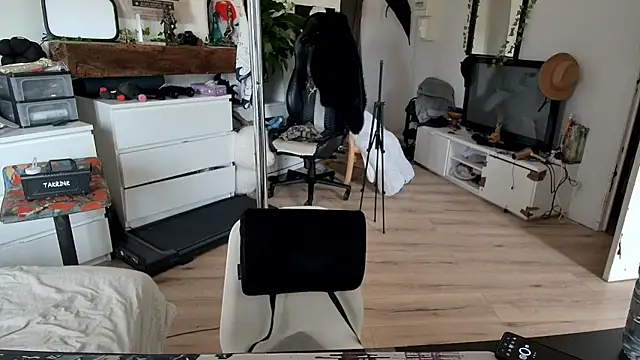 CeriseLapine online show from 11, 11, 2025