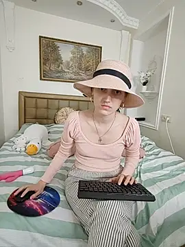 Snapshot of Iren chatting on 18, 4, 2026 Iren online show from 18, 4, 2026