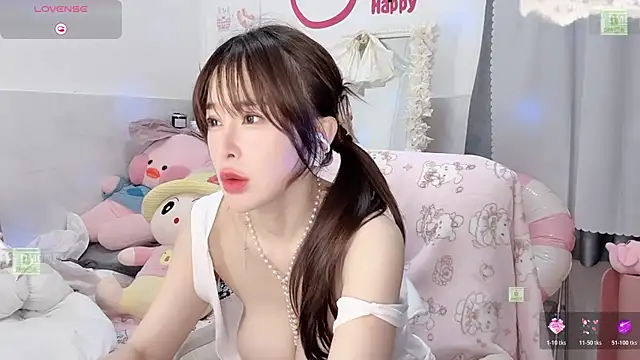 Snapshot of Carly_1 chatting on 11, 5, 2026 Carly 1 online show from 11, 5, 2026