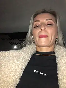 Diamond Bunny  online show from 25, 12, 2024