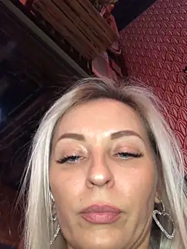 Diamond Bunny  online show from 8, 1, 2025