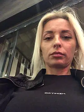 Diamond Bunny  online show from 16, 2, 2025