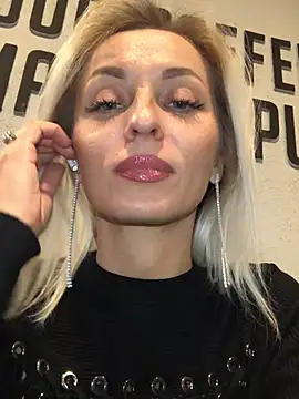 Diamond Bunny  online show from 25, 2, 2025