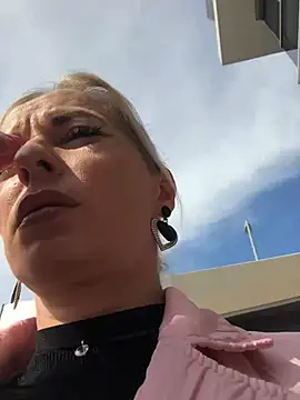 Diamond Bunny  online show from 9, 3, 2025