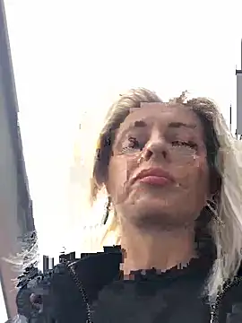 Diamond Bunny  online show from 13, 3, 2025