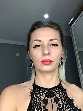 Diamond Bunny  online show from 15, 3, 2025