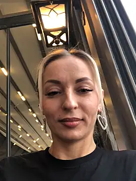 Diamond Bunny  online show from 16, 3, 2025