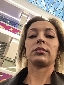 Diamond Bunny  online show from 28, 9, 2025