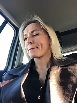 Diamond Bunny  online show from 1, 11, 2025