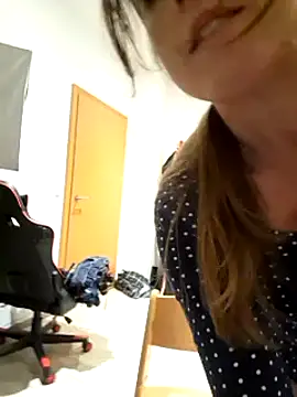 Hexe12346 online show from 6, 3, 2025