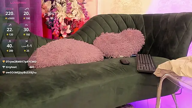 Snapshot of torri_kitten chatting on 11, 1, 2025 torri kitten online show from 11, 1, 2025