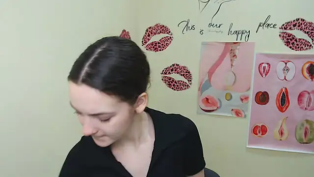  SusieSu  online show from 13, 2, 2025