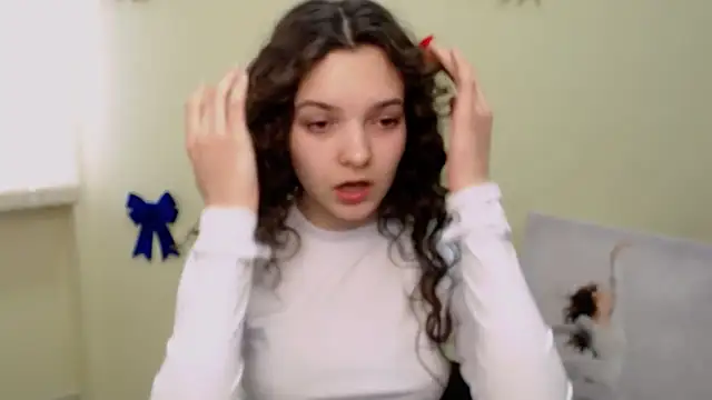  SusieSu  online show from 23, 2, 2025