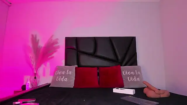 Tiffany sander online show from 9, 9, 2025