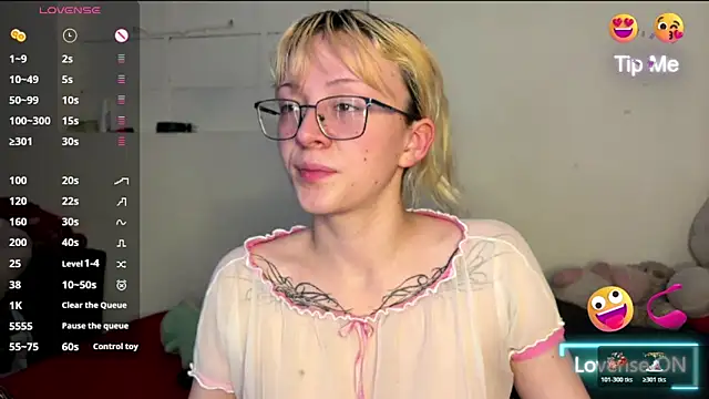 Snapshot of Cloe_five chatting on 27, 10, 2025 Cloe five online show from 27, 10, 2025