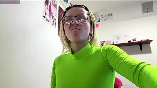 Snapshot of Cloe_five chatting on 4, 2, 2026 Cloe five online show from 4, 2, 2026