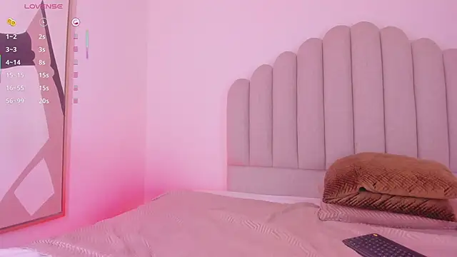 Snapshot of Nikki_Angel_ chatting on 8, 11, 2025 Nikki Angel online show from 8, 11, 2025