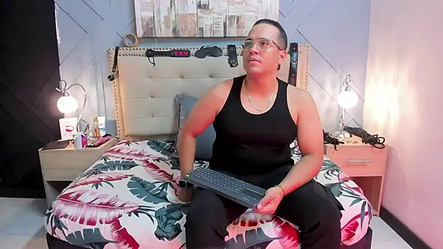 Vale n Matt online show from 12, 12, 2024