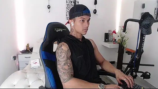 Leonard Price online show from 6, 3, 2025