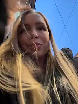 mur girl online show from 4, 12, 2025