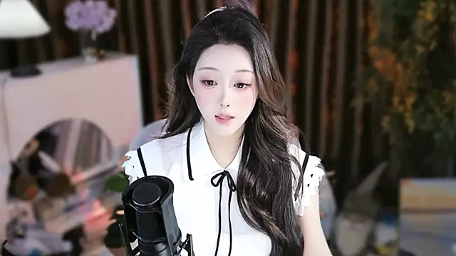 Arwyn-rr online show from 10, 11, 2025