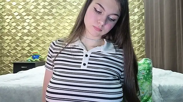 Snapshot of emonyashka_ chatting on 17, 4, 2026 emonyashka online show from 17, 4, 2026