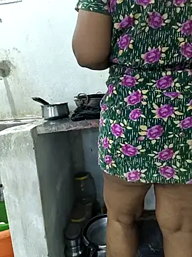 Snapshot of MaaliiiPonuTamil chatting on 18, 5, 2026 MaaliiiPonuTamil online show from 18, 5, 2026