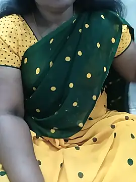 Snapshot of MaaliiiPonuTamil chatting on 21, 6, 2026 MaaliiiPonuTamil online show from 21, 6, 2026