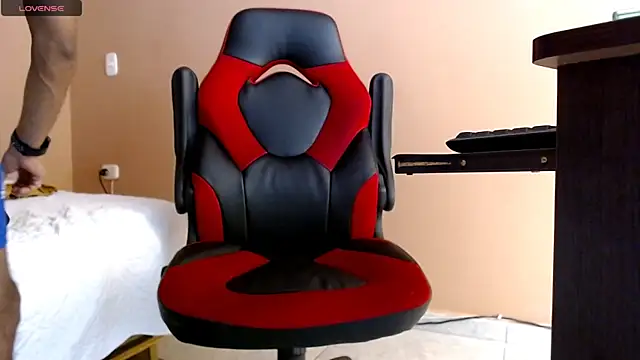 karlgiles  online show from 23, 2, 2025