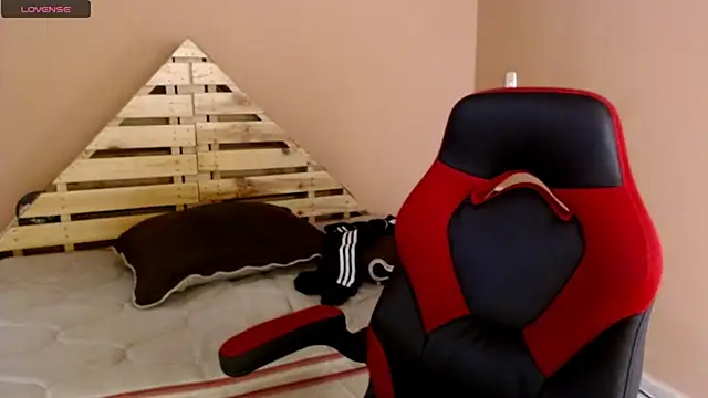 karlgiles  online show from 5, 3, 2025