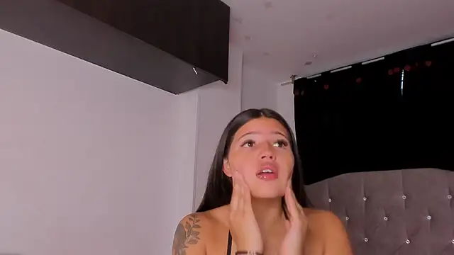 Snapshot of game_with_lesbians_ chatting on 9, 10, 2025 game with lesbians online show from 9, 10, 2025