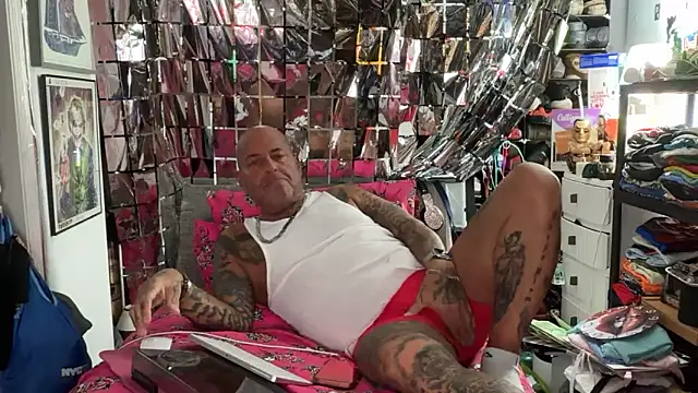 Snapshot of joeytatts66 chatting on 20, 4, 2026 joeytatts66 online show from 20, 4, 2026